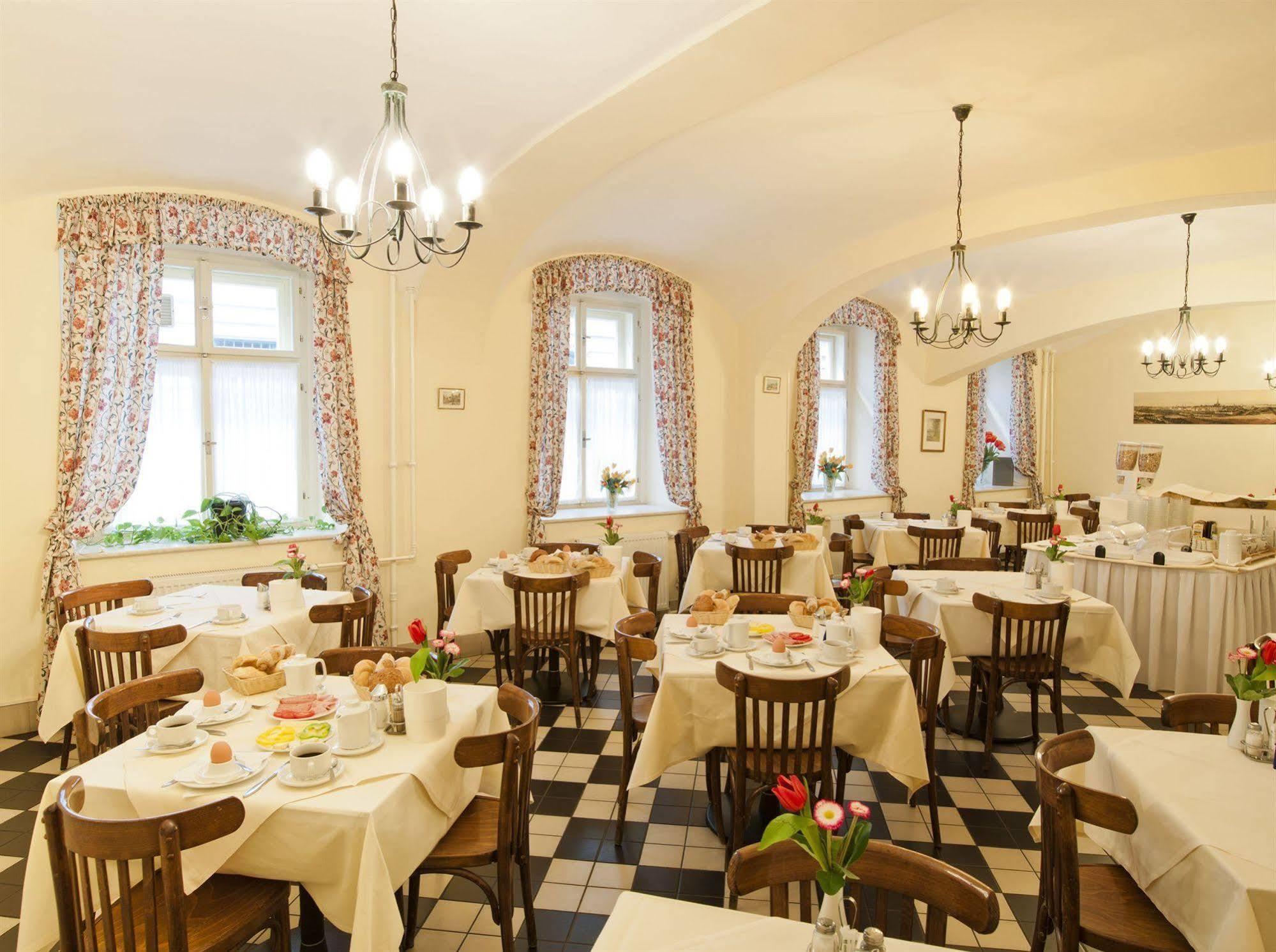 Hotel Graf Stadion Vienna Restaurant photo